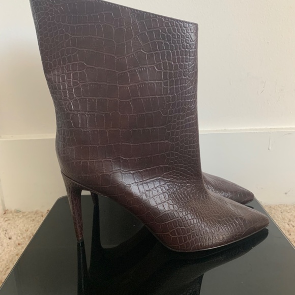 Express Croc Booties - Picture 2 of 9